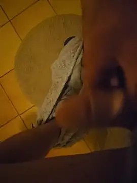 Snapshot of justeadeux chatting on 11/04/25, 03:27 justeadeux online show from 11/04/25, 03:27