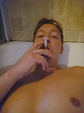 Snapshot of justeadeux chatting on 11/06/25, 04:08 justeadeux online show from 11/06/25, 04:08