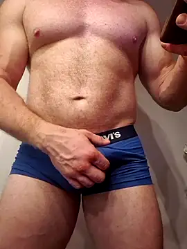 Snapshot of AlphaGymMale chatting on 09/11/25, 11:38 AlphaGymMale online show from 09/11/25, 11:38