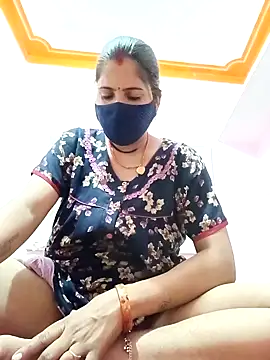 Snapshot of Sexi_savitri chatting on 10/09/25, 03:43 Sexi savitri online show from 10/09/25, 03:43