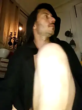 Snapshot of branletteur chatting on 11/08/25, 03:18 branletteur online show from 11/08/25, 03:18