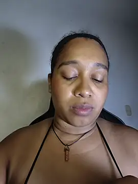 Snapshot of Yera_brown69 chatting on 06/27/26, 02:05 Yera brown69 online show from 06/27/26, 02:05