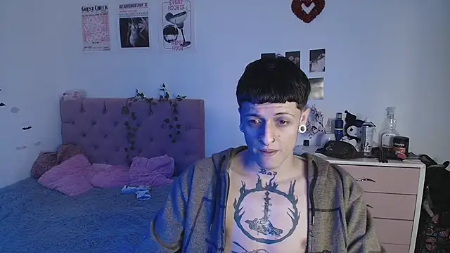Snapshot of 2cyboy_ chatting on 09/11/25, 10:32 2cyboy  online show from 09/11/25, 10:32