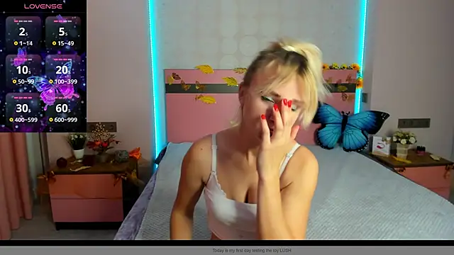 MeryMidnight online show from 10/14/25, 05:52