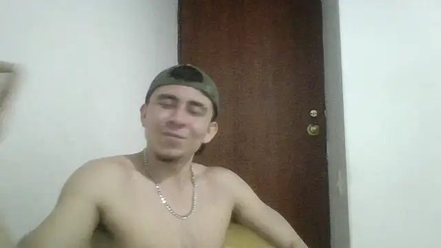 Snapshot of Eross_Santy chatting on 06/18/26, 03:29 Eross Santy online show from 06/18/26, 03:29