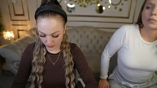 Snapshot of Ella_054 chatting on 09/17/25, 11:01 Ella 054 online show from 09/17/25, 11:01