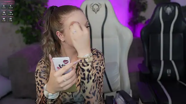 Snapshot of Ella_054 chatting on 09/29/25, 02:22 Ella 054 online show from 09/29/25, 02:22