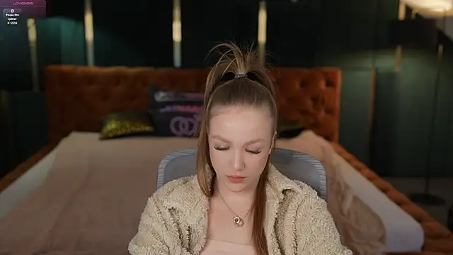 Snapshot of Ella_054 chatting on 10/15/25, 10:26 Ella 054 online show from 10/15/25, 10:26