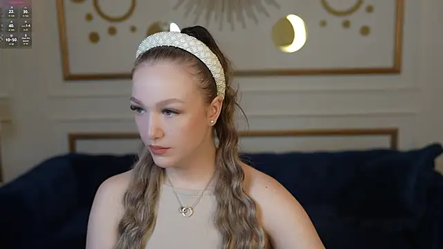 Snapshot of Ella_054 chatting on 10/16/25, 10:27 Ella 054 online show from 10/16/25, 10:27