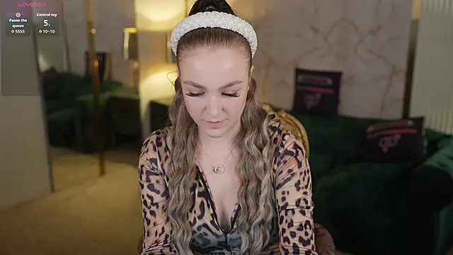 Ella 054 online show from 10/30/25, 06:19