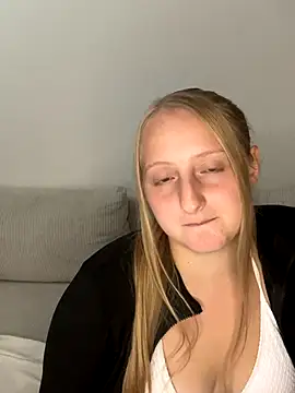 Snapshot of young_hailey chatting on 09/12/25, 07:52 young hailey online show from 09/12/25, 07:52