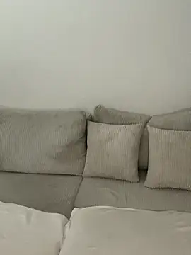 Snapshot of young_hailey chatting on 09/18/25, 07:43 young hailey online show from 09/18/25, 07:43