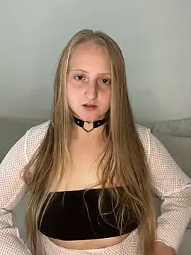 Snapshot of young_hailey chatting on 10/01/25, 07:36 young hailey online show from 10/01/25, 07:36