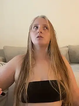 Snapshot of young_hailey chatting on 10/16/25, 07:53 young hailey online show from 10/16/25, 07:53