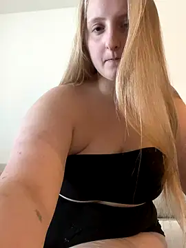 Snapshot of young_hailey chatting on 10/17/25, 07:55 young hailey online show from 10/17/25, 07:55