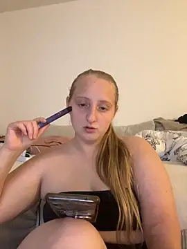 Snapshot of young_hailey chatting on 11/02/25, 06:43 young hailey online show from 11/02/25, 06:43