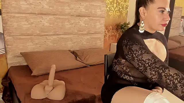 LucianaBlackwell online show from 10/24/25, 01:51