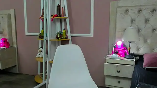 yiyisandoval online show from 12/04/25, 07:44