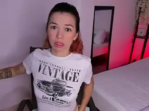 Snapshot of selene_boyer chatting on 10/08/25, 04:48 selene boyer online show from 10/08/25, 04:48