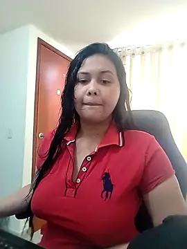 Snapshot of Alessandraa- chatting on 05/25/26, 03:07 Alessandraa- online show from 05/25/26, 03:07