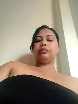 Snapshot of Alessandraa- chatting on 06/04/26, 01:17 Alessandraa- online show from 06/04/26, 01:17