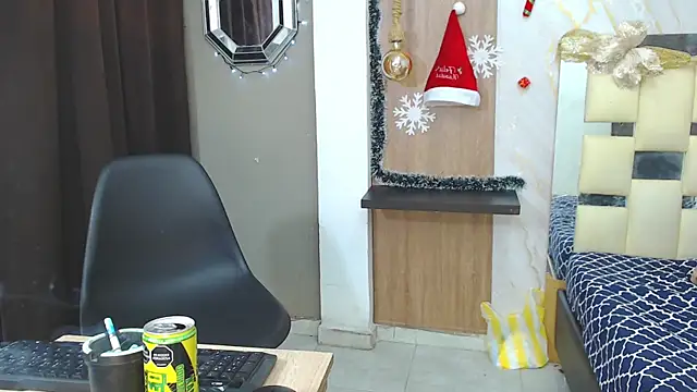 miss leidy  online show from 12/20/25, 03:13