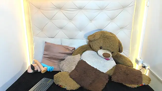 MaicolParker  online show from 04/18/26, 02:21