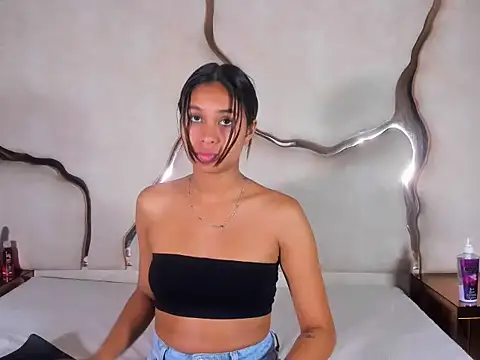 Amaia Sophia online show from 12/21/25, 04:36