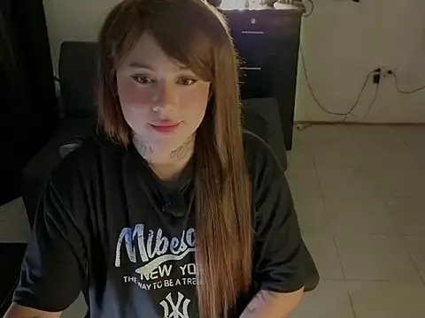 Snapshot of kimberlygati2 chatting on 04/28/26, 02:27 kimberlygati2 online show from 04/28/26, 02:27