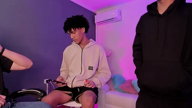 Handsomeboyss19 online show from 07/10/26, 01:21