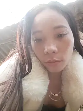 Snapshot of Phuong_xxx chatting on 12/18/25, 09:37 Phuong xxx online show from 12/18/25, 09:37