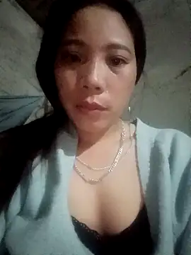 Snapshot of Phuong_xxx chatting on 12/18/25, 11:11 Phuong xxx online show from 12/18/25, 11:11