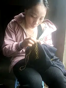 Snapshot of Phuong_xxx chatting on 12/22/25, 01:24 Phuong xxx online show from 12/22/25, 01:24