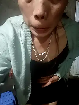 Snapshot of Phuong_xxx chatting on 12/22/25, 01:30 Phuong xxx online show from 12/22/25, 01:30