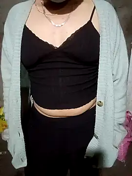 Snapshot of Phuong_xxx chatting on 01/05/26, 07:06 Phuong xxx online show from 01/05/26, 07:06