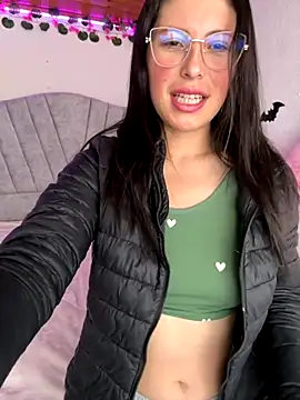 Mia salinass online show from 10/26/25, 06:58