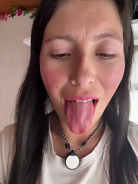 Mia salinass online show from 11/20/25, 06:07