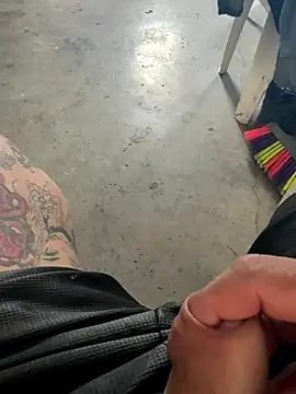 Snapshot of cfomega4592 chatting on 10/10/25, 05:56 cfomega4592 online show from 10/10/25, 05:56