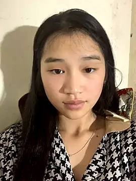 Snapshot of -Lie-06 chatting on 11/08/25, 11:47 -Lie-06 online show from 11/08/25, 11:47