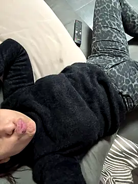 BabyLeopard online show from 10/20/25, 05:46