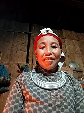 me-cute online show from 11/21/25, 12:15