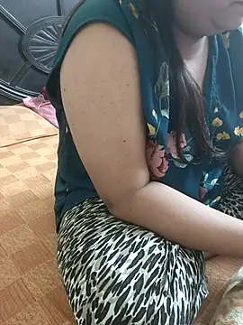 payal 261072  online show from 12/04/25, 02:54