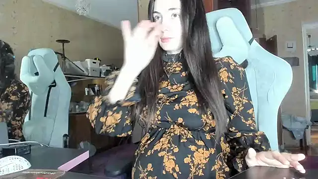 Snapshot of Kayla_Raiti chatting on 10/26/25, 08:53 Kayla Raiti online show from 10/26/25, 08:53