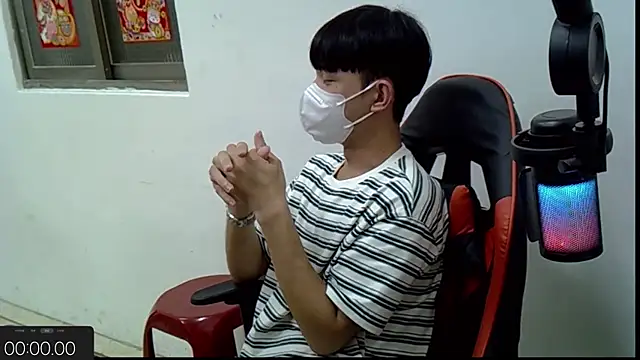 Snapshot of zhu000000 chatting on 10/13/25, 04:56 zhu000000 online show from 10/13/25, 04:56