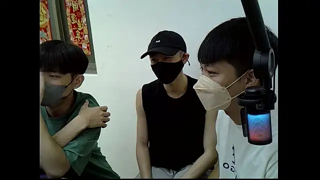 Snapshot of zhu000000 chatting on 10/16/25, 04:24 zhu000000 online show from 10/16/25, 04:24