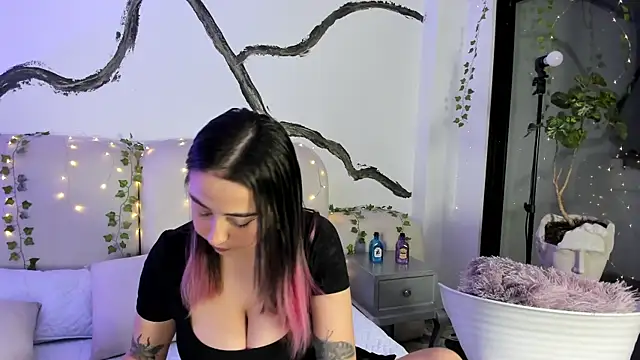 SarahCastro1  online show from 10/08/25, 04:32