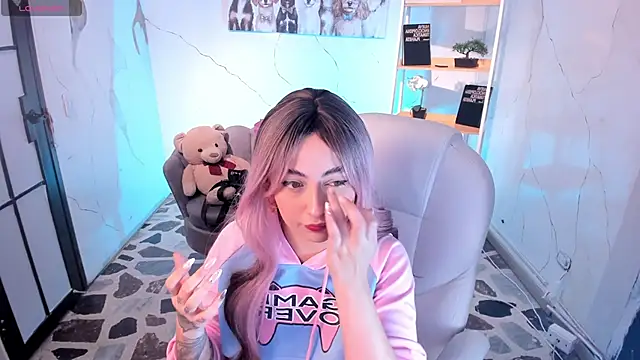 SarahCastro1  online show from 10/22/25, 04:46