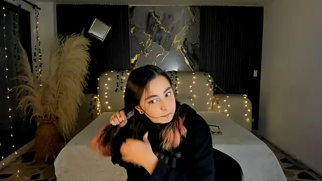 SarahCastro1  online show from 01/07/26, 04:37