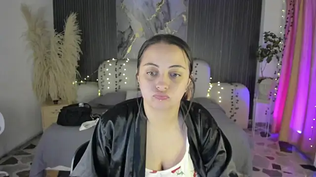 SarahCastro1  online show from 04/04/26, 04:11