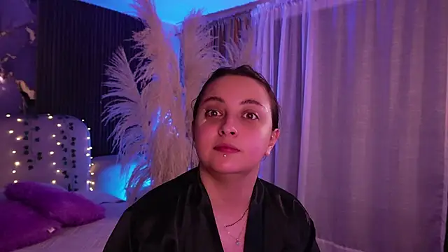 SarahCastro1  online show from 04/15/26, 04:19